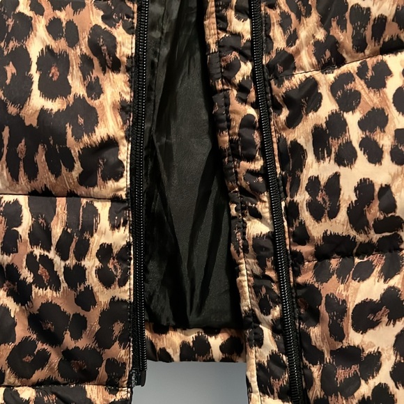 Always in style Leopard! Puffer Vest Charter Club Size Large - Picture 7 of 9